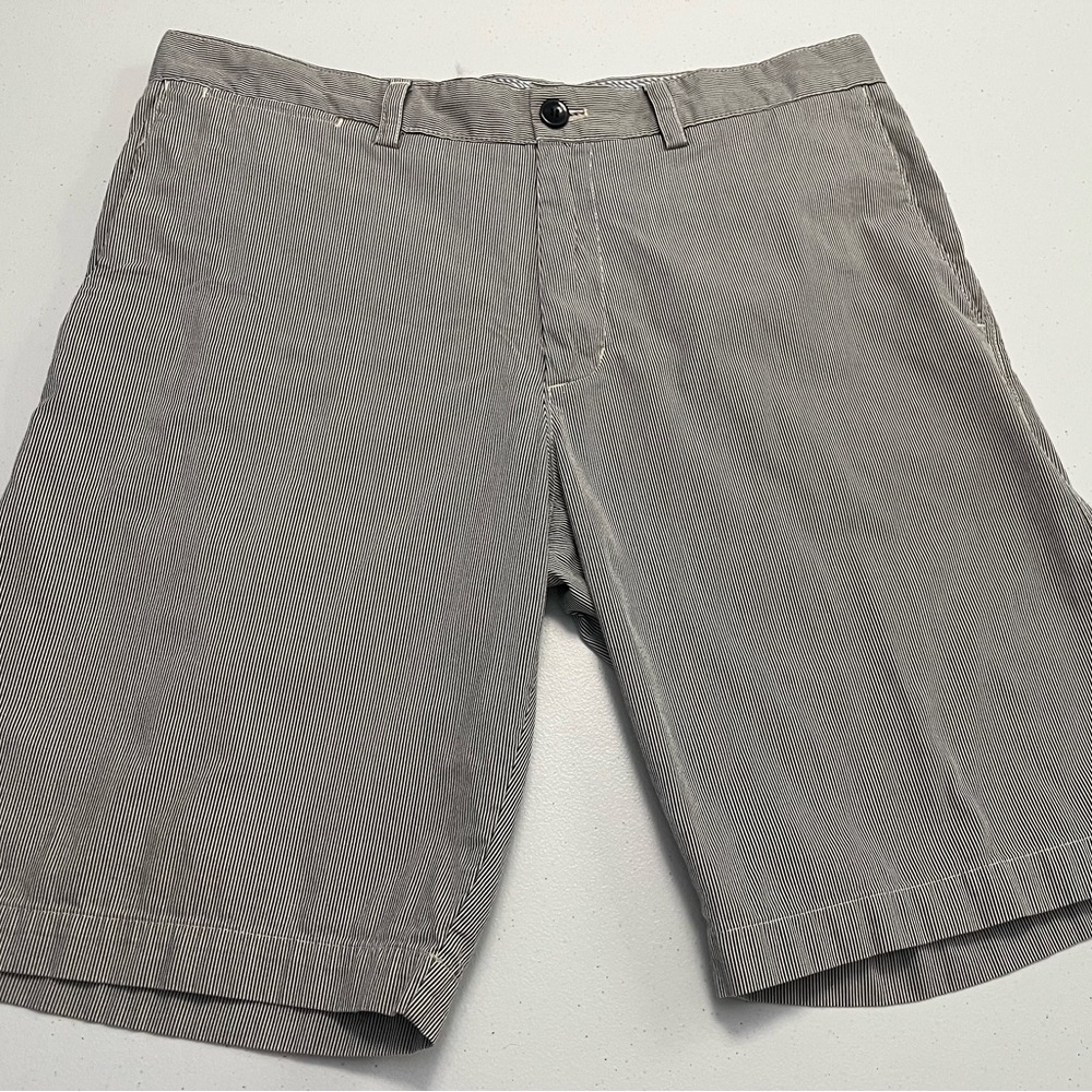 EUC Banana Republic Men's Gray & White Pinstripe Shorts - Size 33
